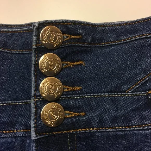 B. B. JEANS Stretch Denim Shorts - Picture 3 of 11